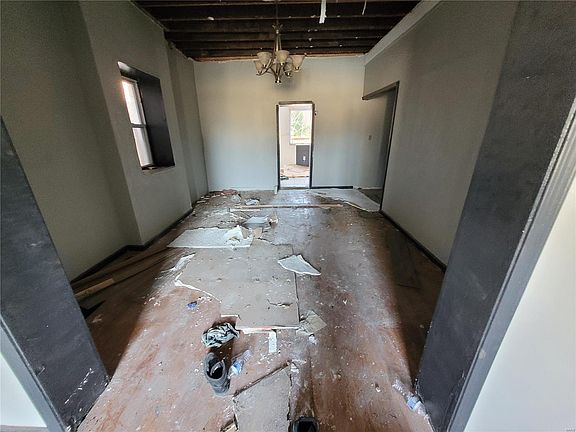 4th image of 1244 Aubert Ave
