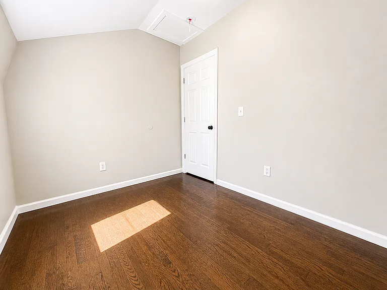 163-165 Lehigh Ave #3 — Photo 5