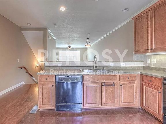 4th image of 2804 Lake Ave