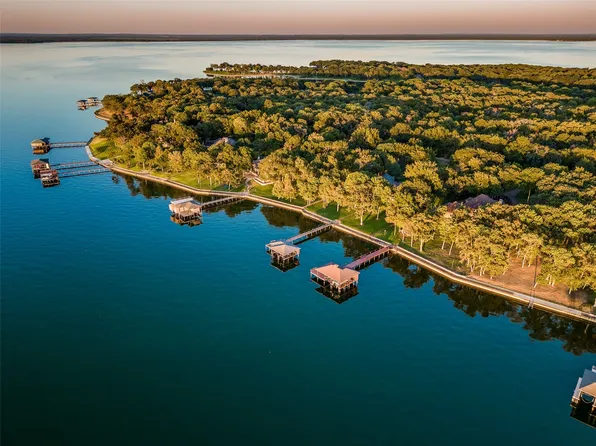 310 Lincoln Dr, Streetman, TX 75859