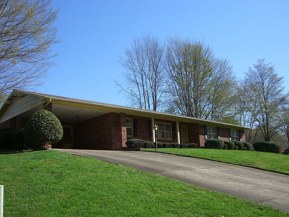 2nd image of 135 Woodland Dr