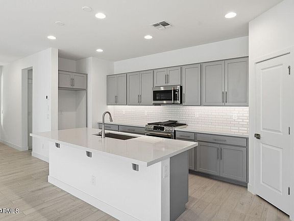 5th image of 9964 W MITCHELL Avenue