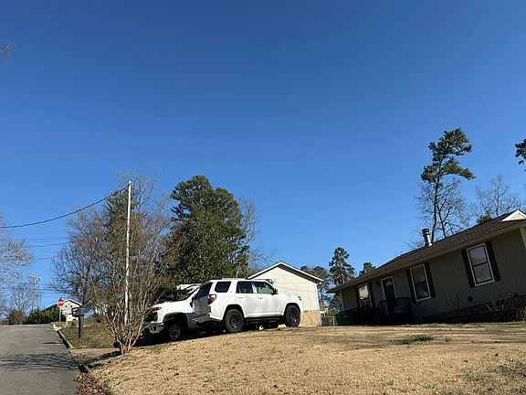 4th image of 223 Everett Rd