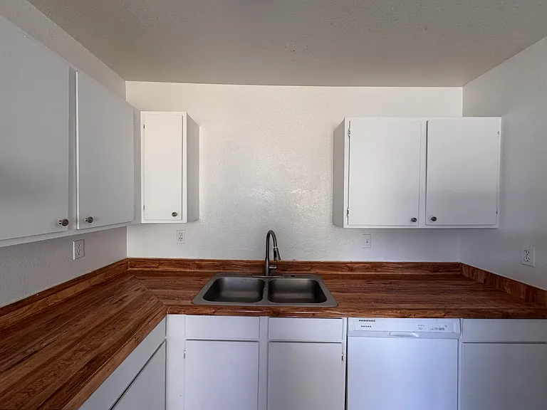 20949 83rd St #8 — Photo 4