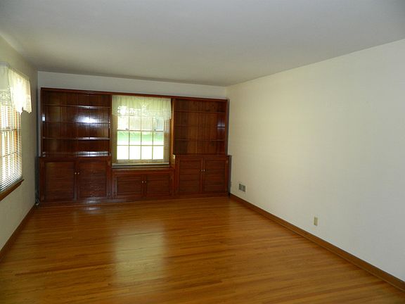 4th image of 628 Blenheim Dr