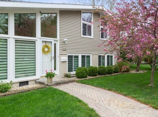 2821 Virginia Ln, Glenview, IL