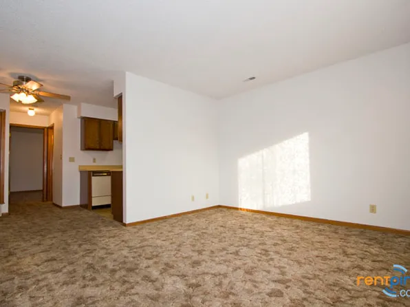 4422 S 48th St APT 8, Lincoln, NE 68516