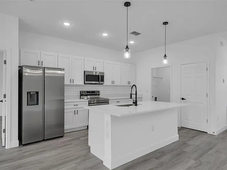 2211 SW 153rd Pl — Photo 10
