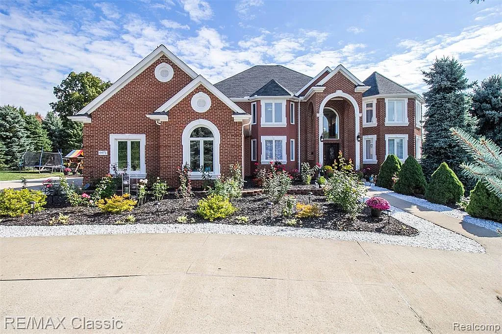 9971 Wood Bend Dr photo 1