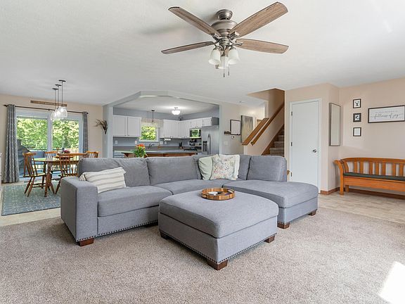 4th image of 525 Thistle Dr