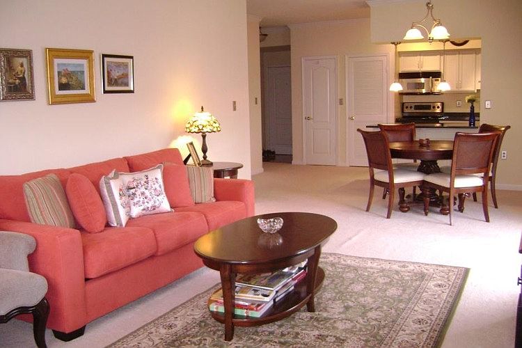 spacious living/dining room