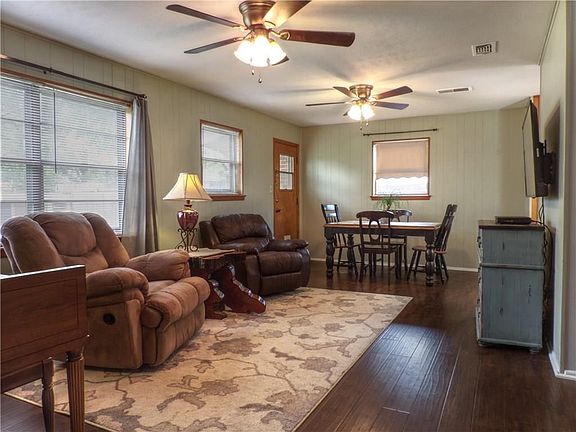 5th image of 308 Thompson Dr