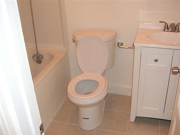 4th image of 1151 W 61st St