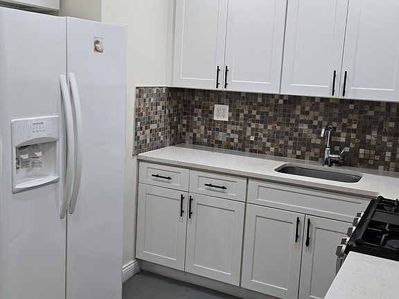 3rd image of 106-14 Astoria Blvd Floor 2