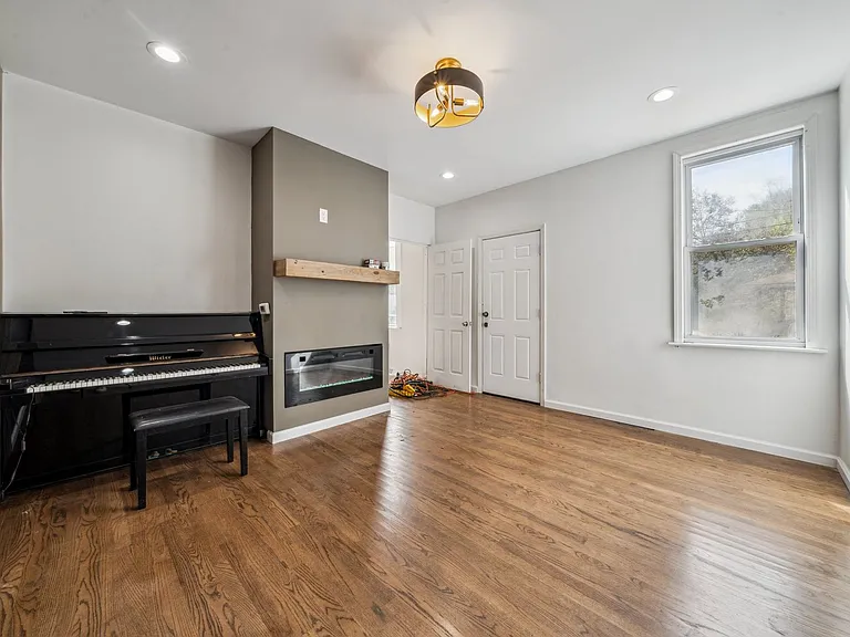 2819 Spring Garden Ave — Photo 3