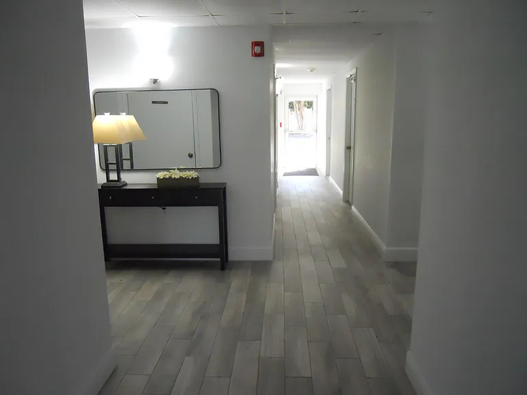 250 NE 20th St #123S — Photo 8