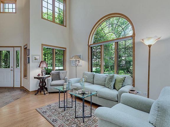 3rd image of 21 Long Cove Dr