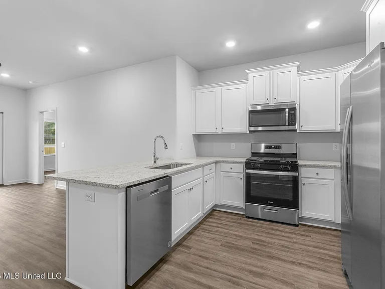 621 Stillwater Cv — Photo 11