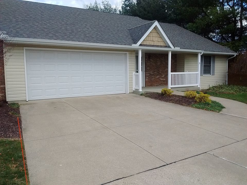 1st image of 211 Park Place Dr
