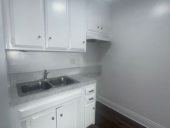 5th image of 2695 Loosmore St APT 13