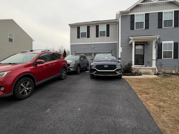 3170 Pebble Run Dr, Dover, PA 17315