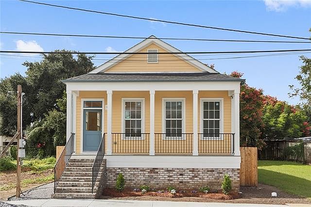 1st image of 718 Charbonnet St