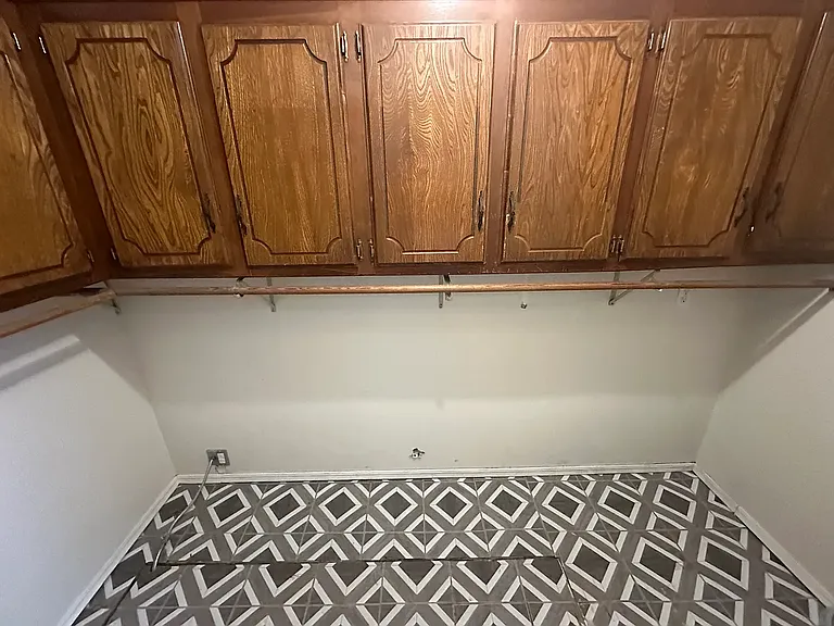 223 E Kerby Ave — Photo 14