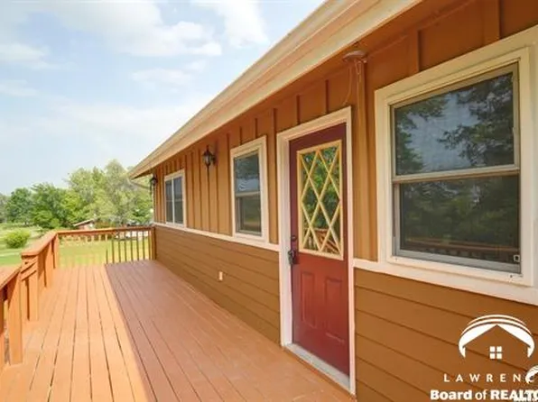 8709 Cedar Ln, Ozawkie, KS 66070