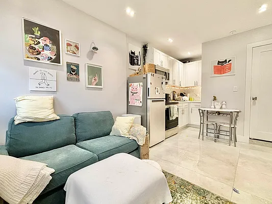 Rented by Real Street Inc | media 7