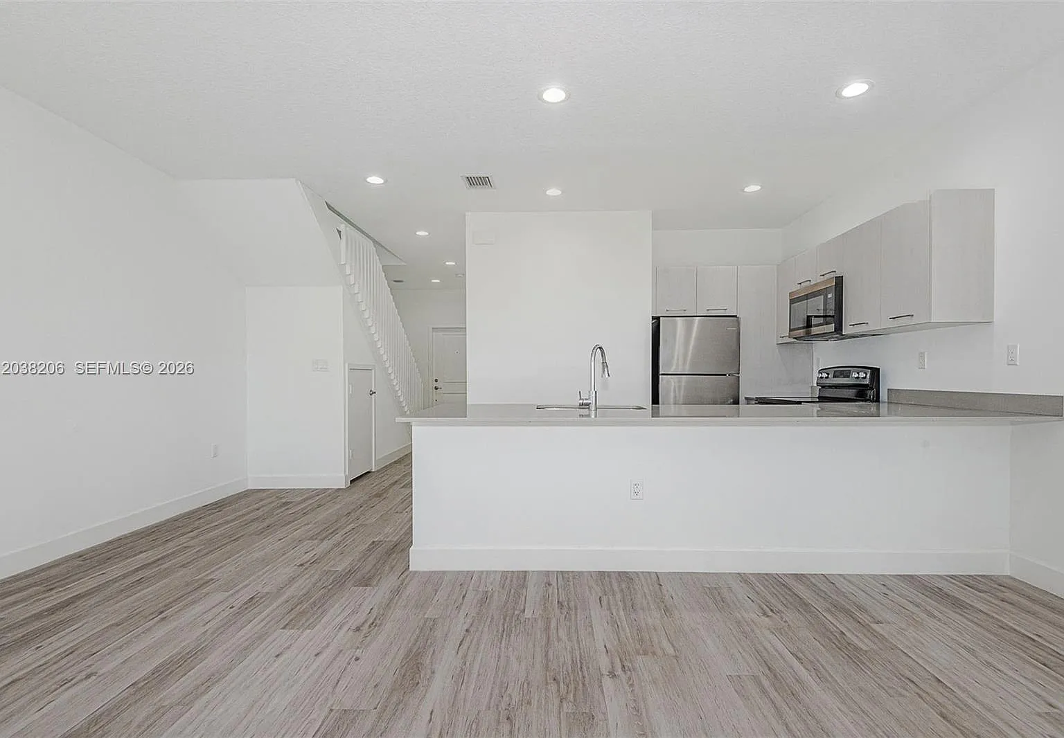 3 bed, 2.0 bath, 1348 sqft, $2,999 — Photo 2