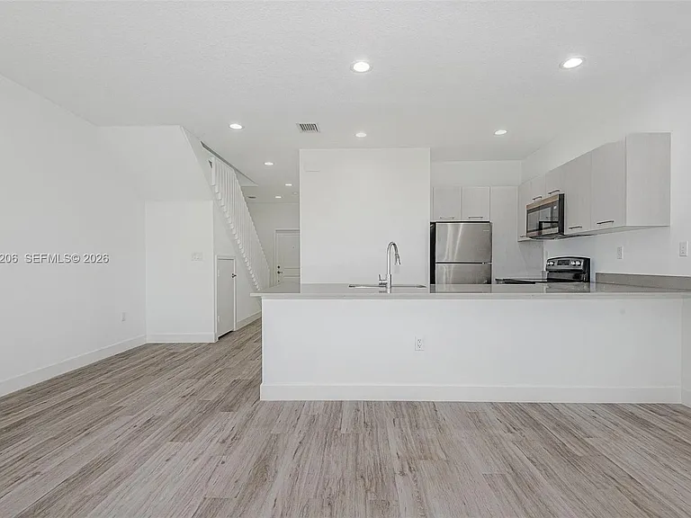 635 NW 30th Ter — Photo 8