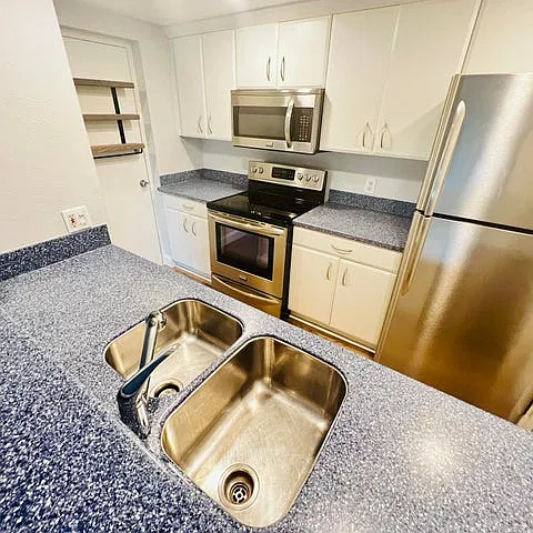 2 bed, 1025 sqft, $2,850 — Photo 4