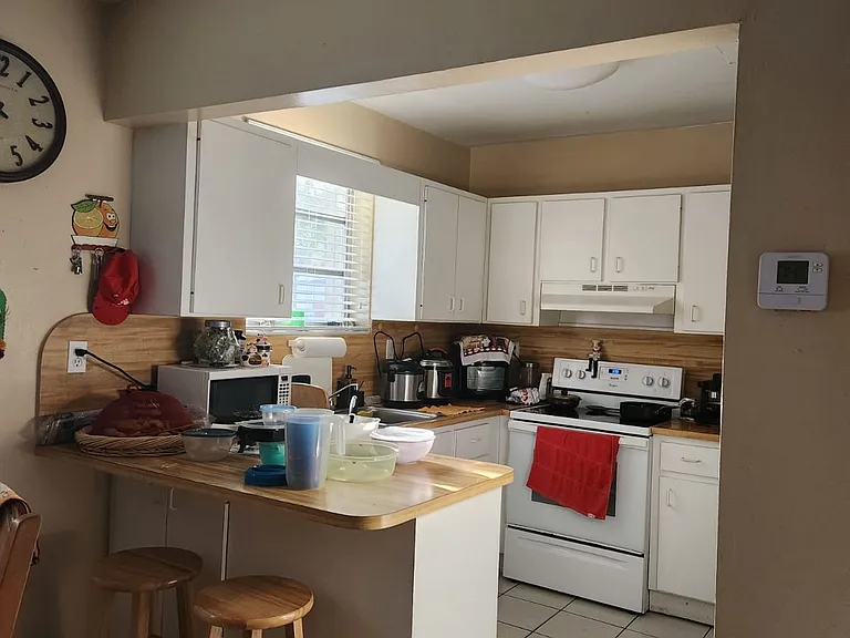 450 SW 65th Ave — Photo 5