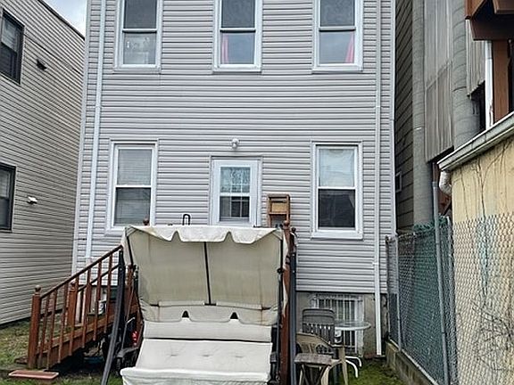 3rd image of 2046 41st St