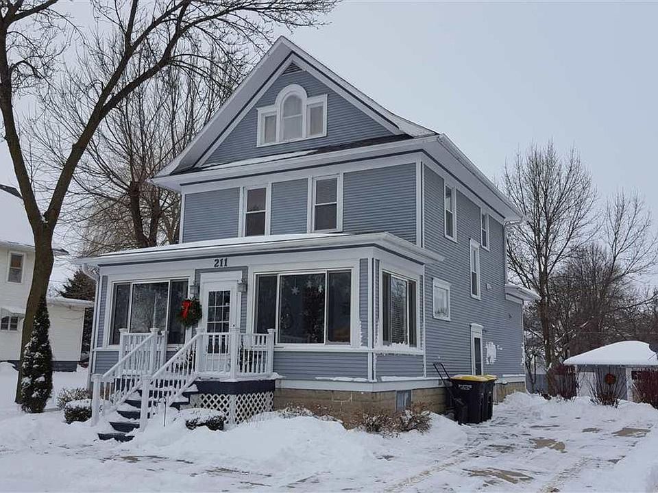 2nd image of 211 W 7th St