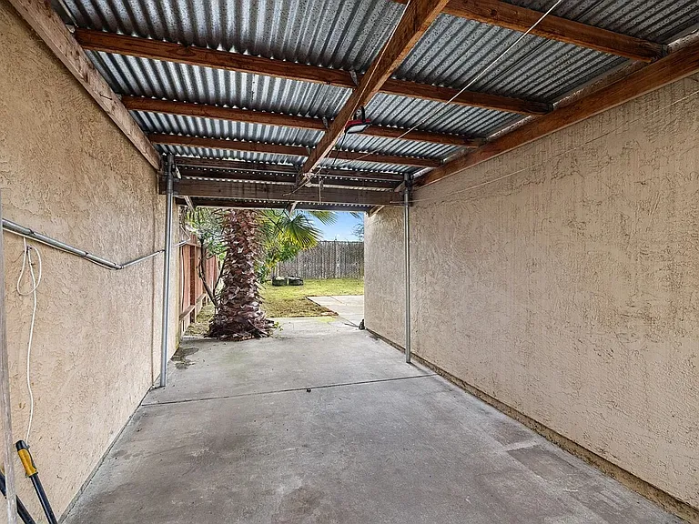 995 Matthew Ct — Photo 35