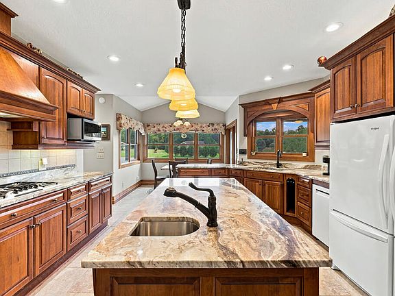 5th image of 178 Starlight Ln