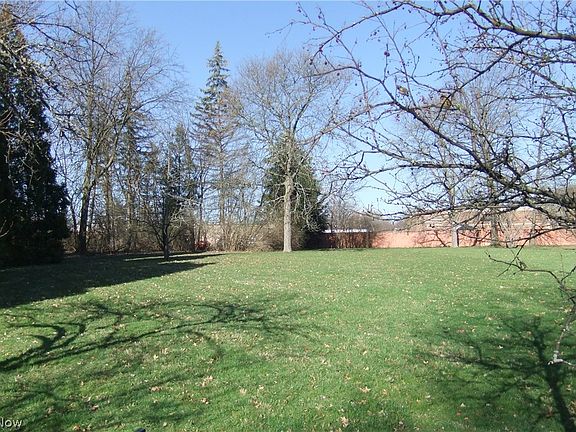 3rd image of Pearlview Dr