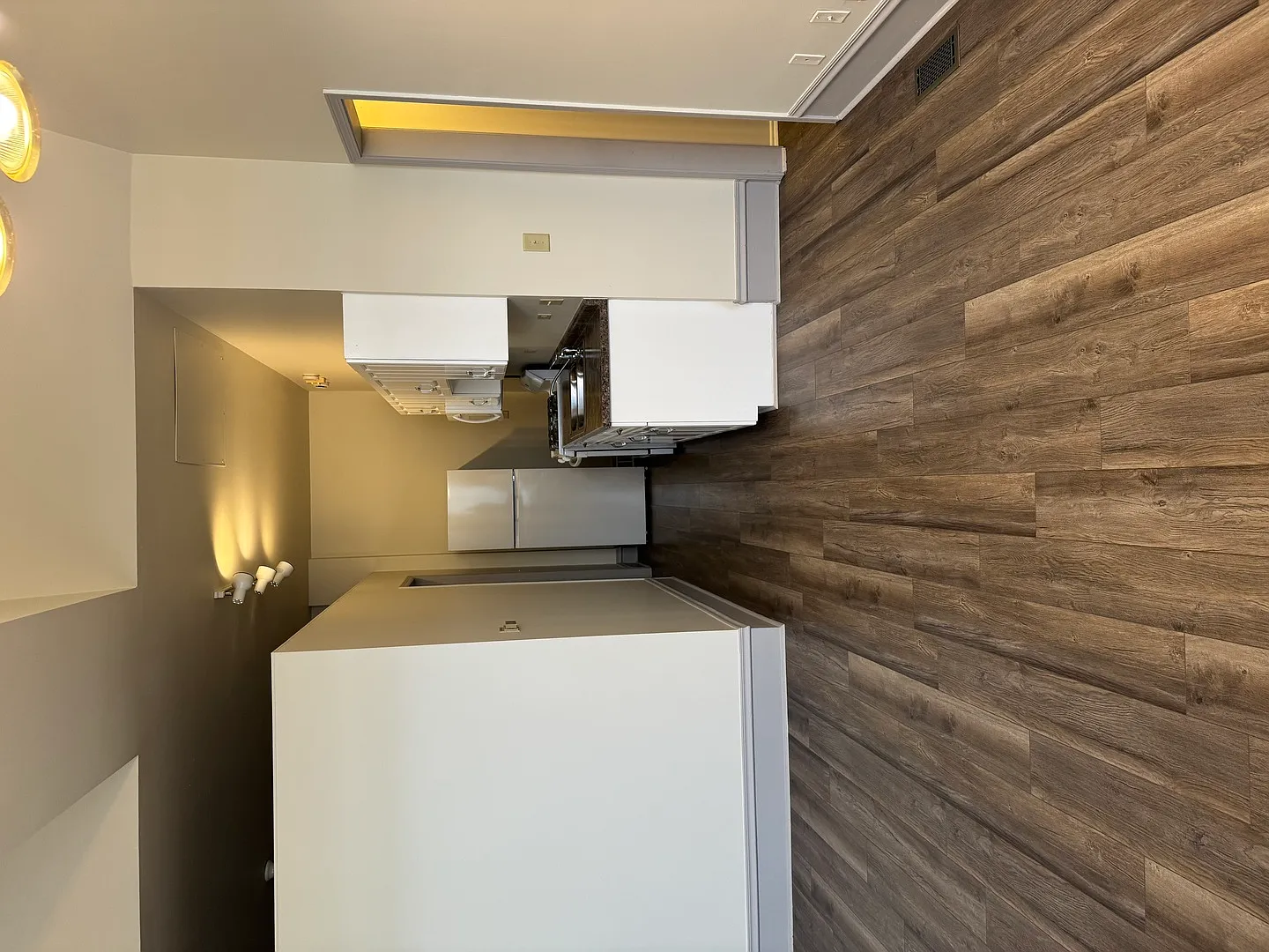 1 bed, 650 sqft, $1,500 — Photo 3