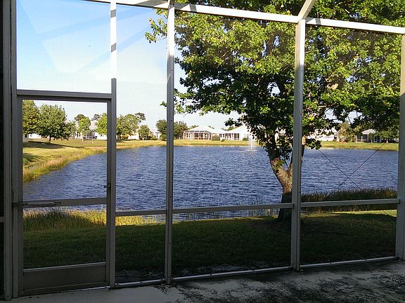 3rd image of 433 NE Canoe Park Cir