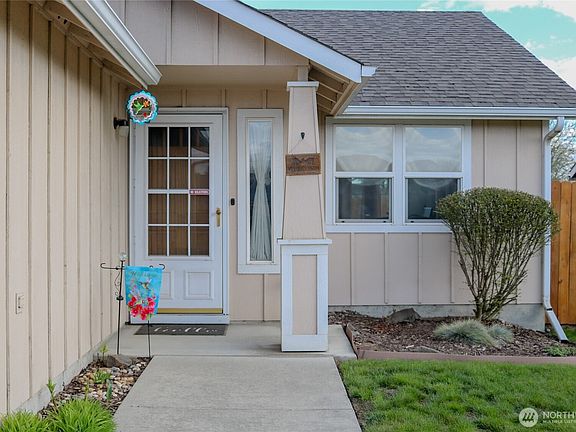 2nd image of 1214 SE Scenic View Drive