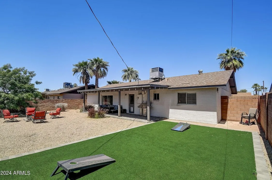 5 bed, 2061 sqft, $3,350 — Photo 3