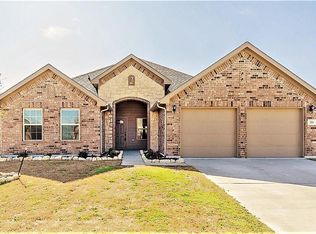 221 Hackney St, Waxahachie, TX 75165