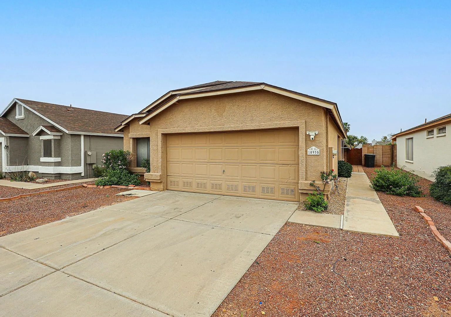 3 bed, 2.0 bath, 1358 sqft, $1,895 — Photo 3