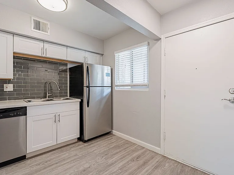 301 W Turney Ave — Photo 16