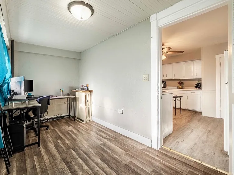 370 Algona Ave #1F — Photo 8