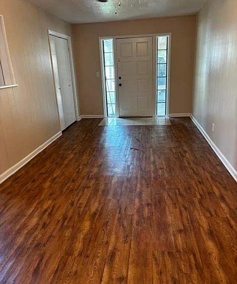 1800 Meadow Oak St — Photo 3