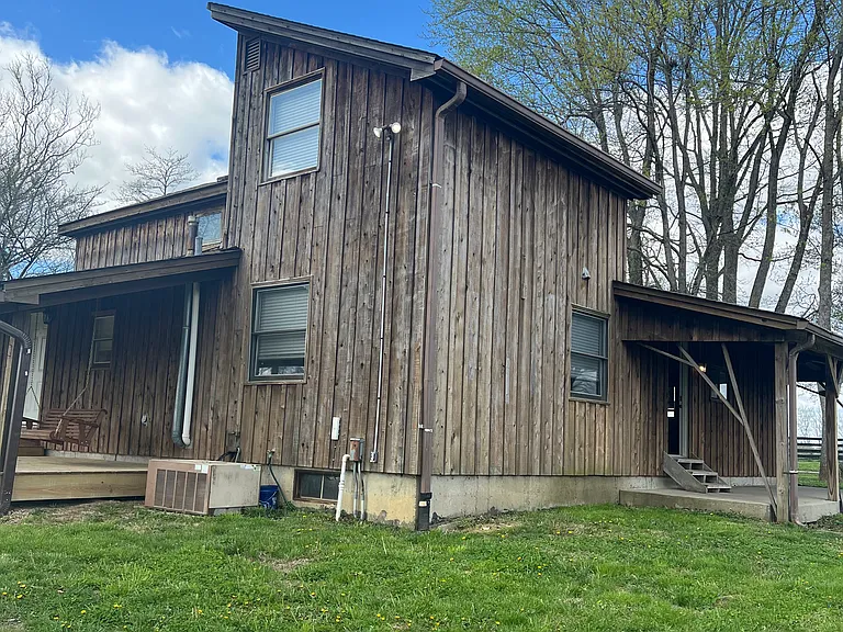 515 Paddock Ln — Photo 2