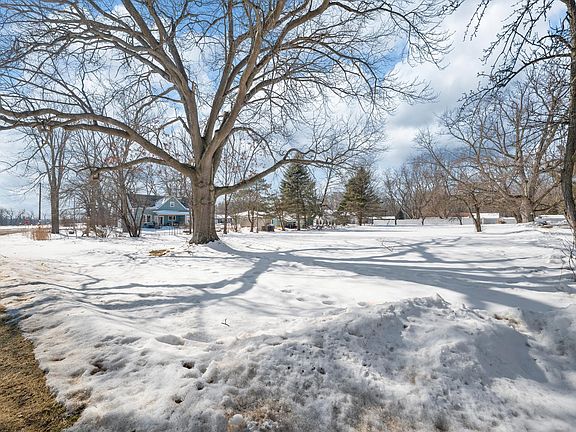 3rd image of 962 Golf Rd