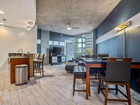 2nd image of 400 W Peachtree St NW Unit 1016